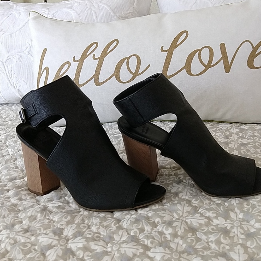 Vera Peep Toes